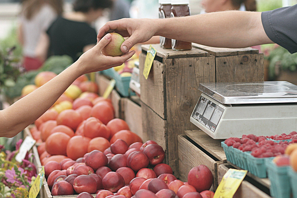 puesto frutas nutrición